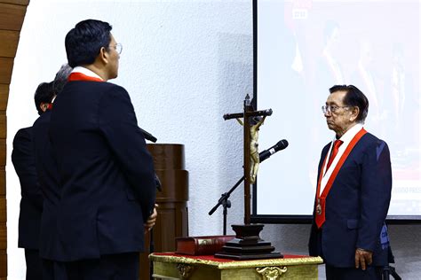 El izquierdista José María Balcázar es el nuevo presidente interino de Perú