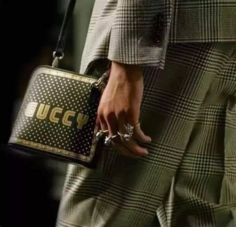 【开箱】腰包买Balenciaga好还是Gucci？？如何购买Goyard？？奢侈品牌腰包及邮差包推荐！！ - YouTube