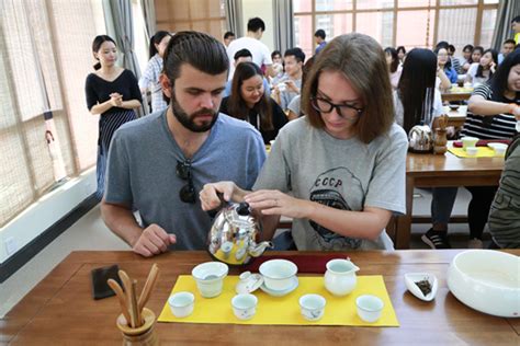 学习茶知识，了解中国茶文化，感知中国——国际教育学院组织留学生开展茶文化体验活动