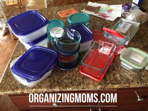 Organizing Food Storage Containers 的图像结果