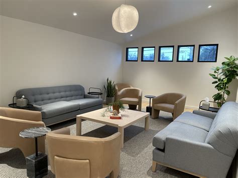 What is stonewalling in romantic relationships? | WTG