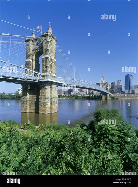 ROEBLING SUSPENSION BRIDGE OHIO RIVER CINCINNATI USA Stock Photo - Alamy