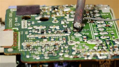 修理电子设备锡焊件mov4K视频素材下载-编号2152891-潮点视频