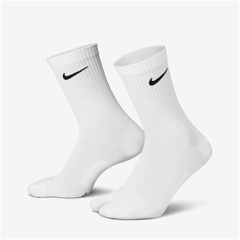 White Nike Socks - Facts.net