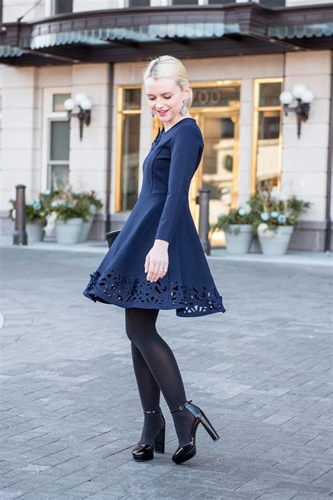 What Color Tights to Wear with Navy Dress? Fashion Tips