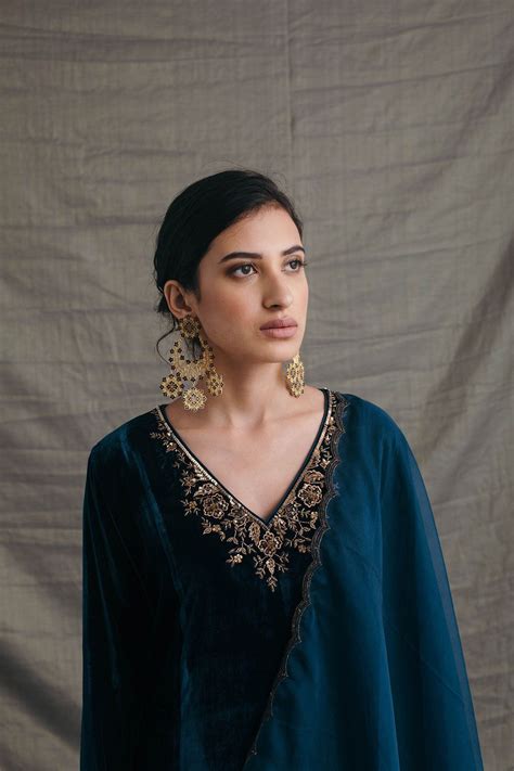 Blue Velvet Suit Women at Jeanne Woodson blog