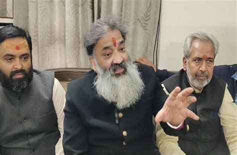विश्व हिंदू तख्त के राष्ट्रीय प्रमुख वीरेश शांडिल्य ने सुखदेव सिंह ...