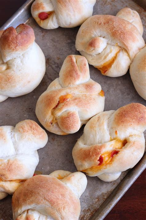 Eat Cake For Dinner: Pepperoni Cheese Knots