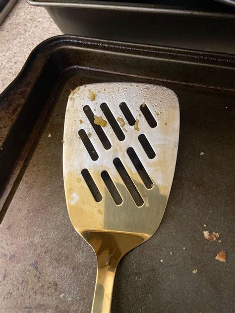Gold plating / colour came off spatula when cooking. Was it safe ? : r/cookingtonight