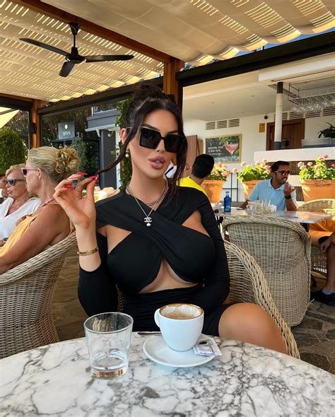 Pariz Zianna 👸🏻 | It’s an interesting afternoon 🤪😜 👉🏽 @links_pariz 👈🏽 @pariz_uk3 | Instagram