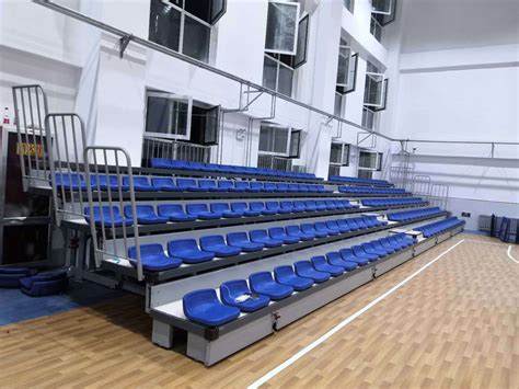广州斐特思公学篮球馆看台座椅-绿蛙看台