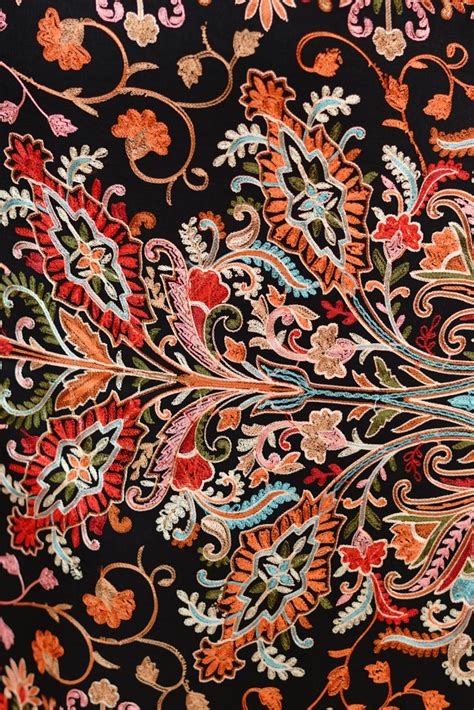 Open media 6 in modal