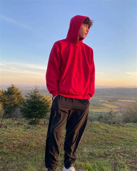 Pin by dionysos red on draw | Red hoodie outfit, Hoodie outfit men ...