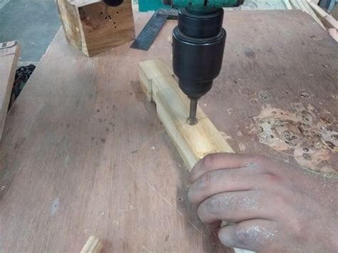 Making a Wooden Table 的图像结果