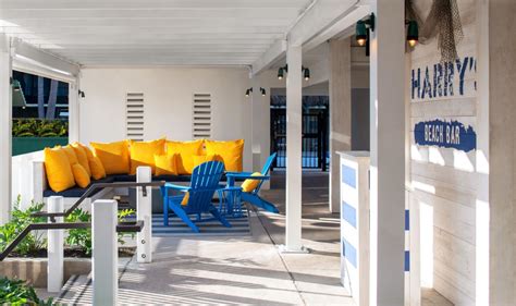 Harry's Beach Bar at Sirata Beach Resort in St. Pete Beach | VISIT FLORIDA