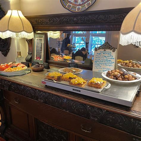 FOLLANSBEE INN (Sutton) - Inn Reviews, Photos, Rate Comparison ...