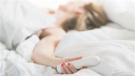 Survey Reveals Men's and Women's Masturbation Habits in America | Allure