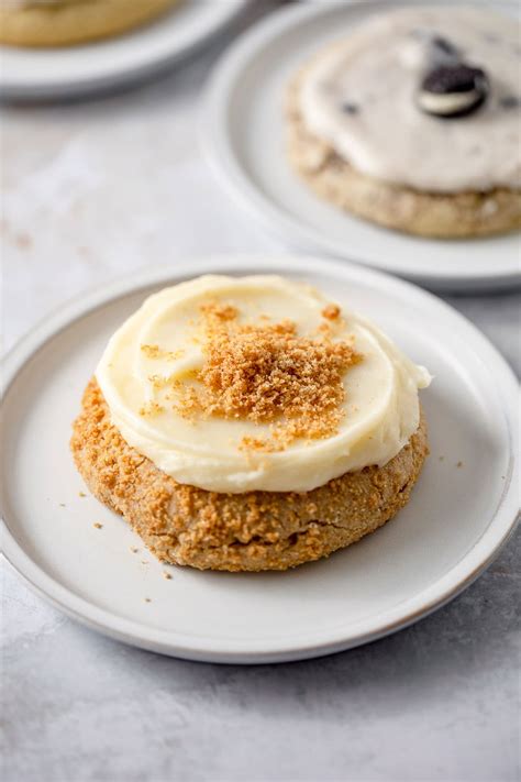 Crumbl's New York Cheesecake Cookie REVIEW - Elle Makes Dessert