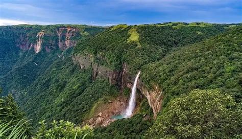 10 Beautiful Tourist Places to Explore in Meghalaya - lifeberrys.com