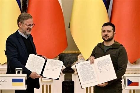 乌克兰与捷克签署加入北约声明书 以加快其融入该联盟的步伐_中华网