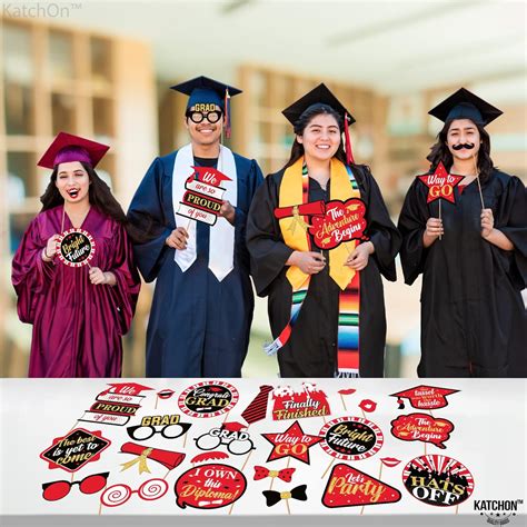 Buy 30 ਟੁਕੜੇ, ਲਾਲ ਗ੍ਰੈਜੂਏਸ਼ਨ ਫੋਟੋ ਬੂਥ ਪ੍ਰੋਪਸ 2022 - ਚਮਕਦਾਰ ਪ੍ਰਭਾਵ ...