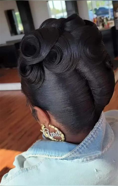 French roll Black women Hair | French roll hairstyle, Roll hairstyle ...