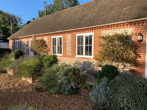 STONEHENGE COTTAGES (Lower Woodford) - Guesthouse Reviews, Photos, Rate ...