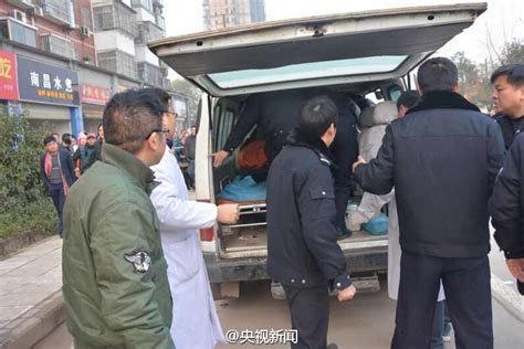 江西奉新发生驾车冲撞行人事件 3死18伤(组图)-国际在线