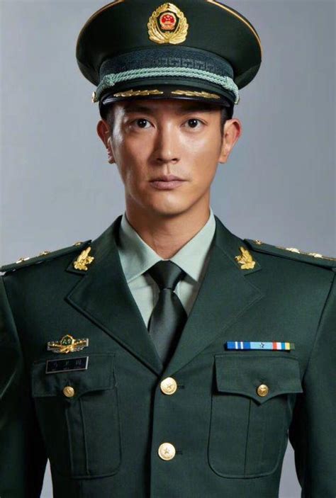 阅兵式上兵哥哥帅破天际,被称为军装男神的他们哪个最具军人风采 - 抓