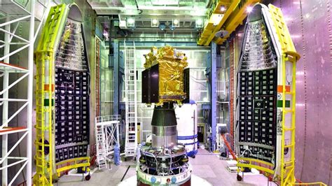 Aditya L1 Launch: ചന്ദ്രന് പിന്നാലെ സൂര്യനെ തേടി ഇസ്രോ; ആദിത്യ എൽ-1 ...