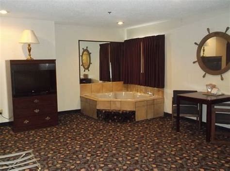 BAYMONT BY WYNDHAM METROPOLIS - Hotel Reviews, Photos, Rate Comparison ...