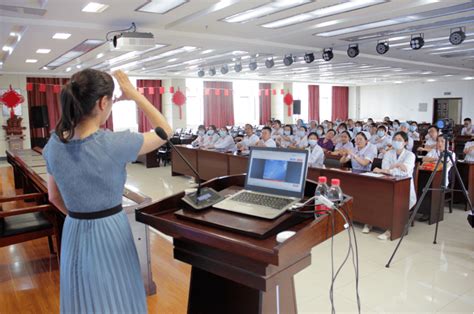 西宁市第三人民医院举办手语培训班_服务