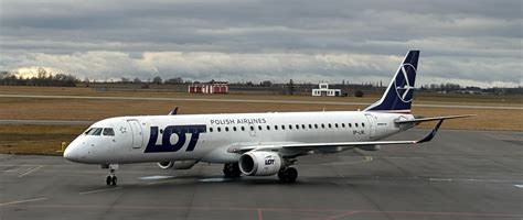 Underwhelming: Short-Haul Business Class on LOT Polish Airlines ...