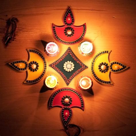 Buy Table Top Red Diya Rangoli With 4 Pc Hand-painted Wax Diya | Diwali ...