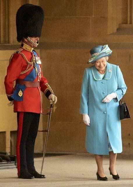 英女王伊丽莎白庆祝91岁生日 好似移动的表情包