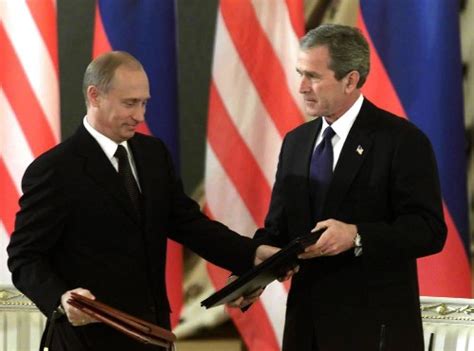 5月24日：普京与布什签署《俄美关于削减进攻性战略力量条约》和《俄美新战略关系联合宣言》