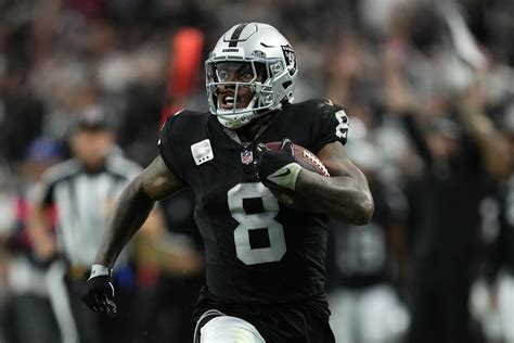 Raiders Should Prioritize New Josh Jacobs Contract Amid 2024 NFL Free ...