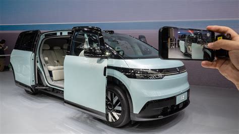 China’s Electric Cars Keep Improving, a Worry for Rivals Elsewhere - The New York Times