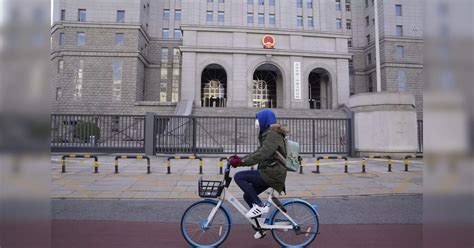China truckers use fake travel records, 'clean' drivers to dodge Covid ...