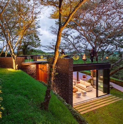 Hidden Stone House, Quito, Ecuador property – e-architect