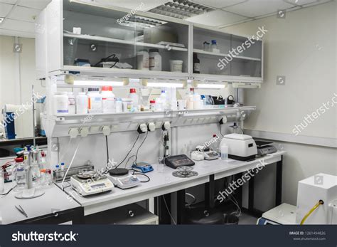 Biotechnology Lab Images 的图像结果