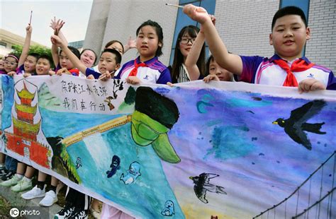 江苏镇江：小学生手绘长卷 倡导保护长江生态