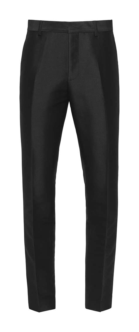 Get Deepika's monochrome look | Grazia India