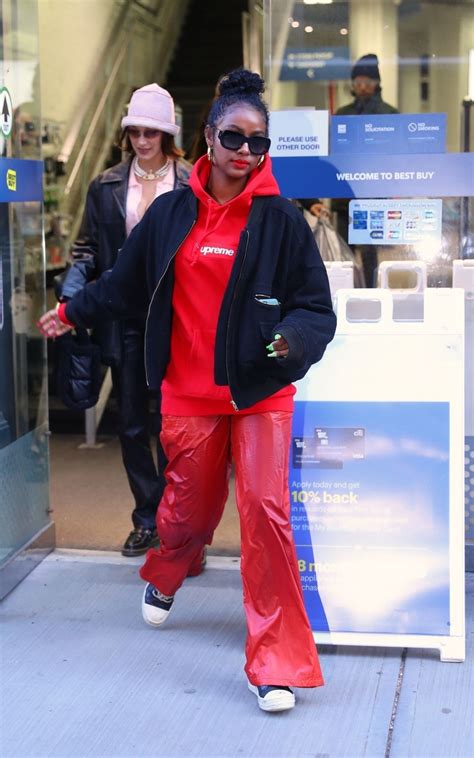 BELLA HADID, JUSTINE SKYE and KENDALL JENNER at Whole Foods in New York ...