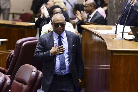 Retired Ald. Walter Burnett's jump to top CHA post stalled - Chicago ...