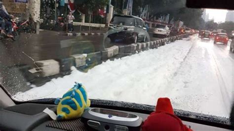 berkilau bersinar berkelipan subur menghijau bumi terbentang