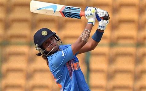 Harmanpreet shines in Women's BBL, guides Sydney Thunders to victory ...