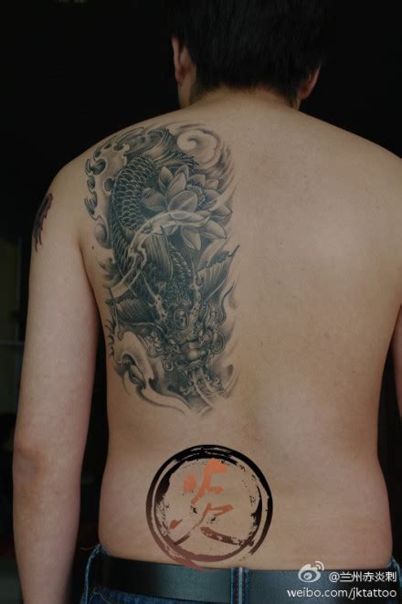 男人在后背上纹身有什么讲究-男生背后上下中间纹身有什么讲究吗?