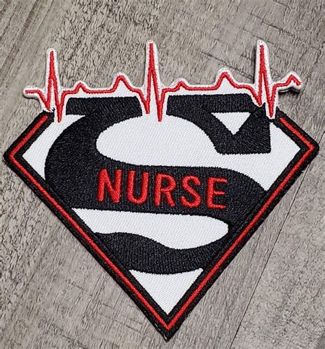 Parche bordado "Super Nurse Badge" en rojo, blanco y negro, talla 4 ...