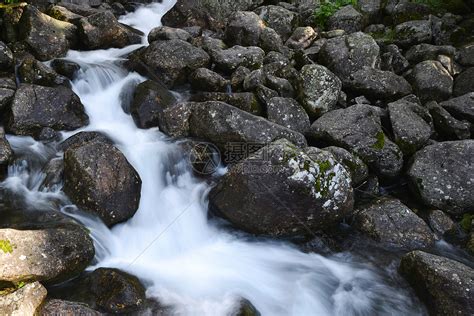 山中流水的小溪高清图片下载-正版图片300378318-摄图网